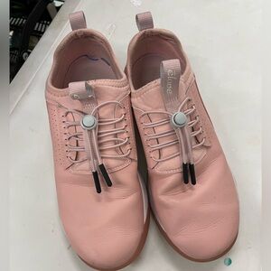 Women’s clove shoes